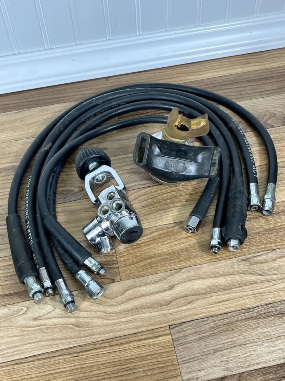 Dacor 950 Regulator / Dacor Pacer LE Lot With Extra Hoses - Picture 15 of 15